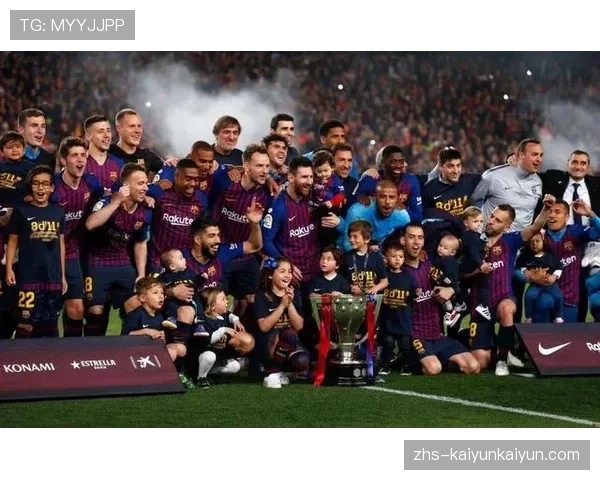 国家德比半场战罢，皇马主场1-0暂时领先巴萨，维尼修斯单刀破门